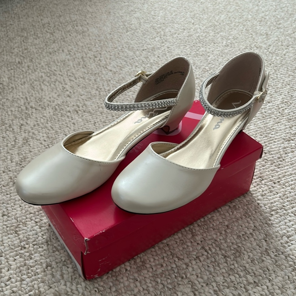 Nina bone pearlized dress shoe